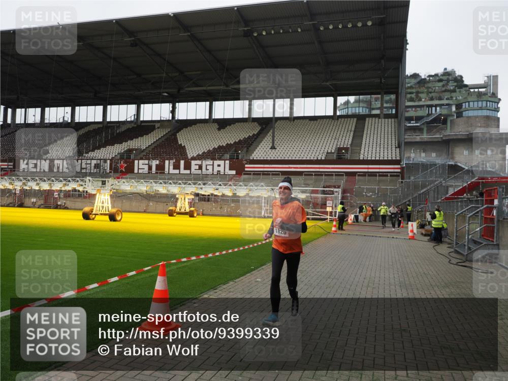 07.12.2025 - St. Pauli X-Mass-Run No. 15 Fabian Wolf http://msf.ph/oto/9399339 07.12.2025 10:59:29 Ziel 301, 1826, 2719, 2720, 2721, 2727 meine-sportfotos.de
