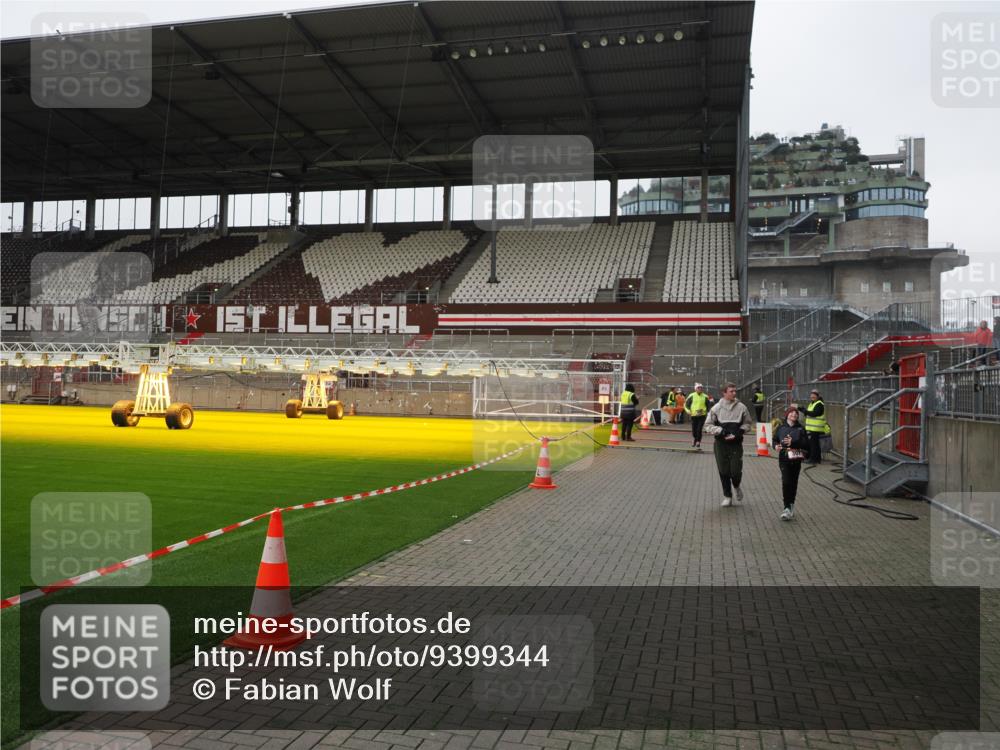 07.12.2025 - St. Pauli X-Mass-Run No. 15 Fabian Wolf http://msf.ph/oto/9399344 07.12.2025 10:59:34 Ziel 301, 306, 420, 1826, 2720, 2721, 2727 meine-sportfotos.de