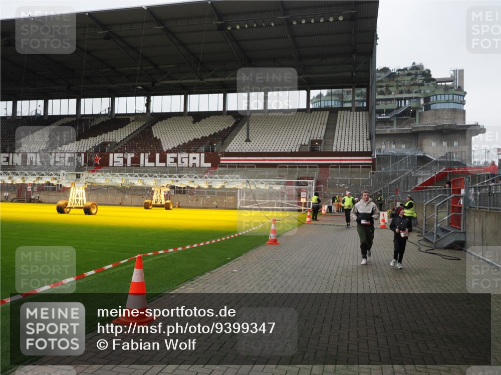 07.12.2025 - St. Pauli X-Mass-Run No. 15 Fabian Wolf http://msf.ph/oto/9399347 07.12.2025 10:59:34 Ziel 301, 306, 420, 1826, 2720, 2721, 2727 meine-sportfotos.de
