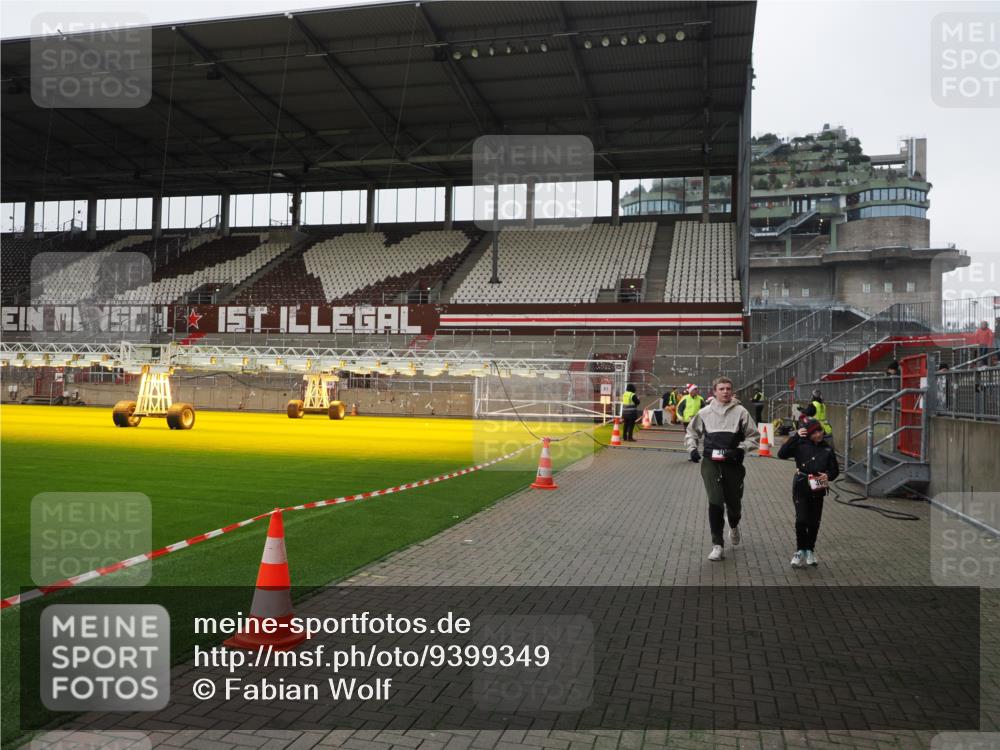 07.12.2025 - St. Pauli X-Mass-Run No. 15 Fabian Wolf http://msf.ph/oto/9399349 07.12.2025 10:59:35 Ziel 301, 306, 420, 1826, 2721, 2727, 4128 meine-sportfotos.de