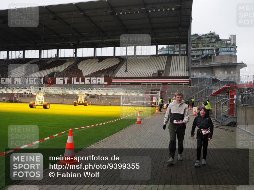 07.12.2025 - St. Pauli X-Mass-Run No. 15 Fabian Wolf http://msf.ph/oto/9399355 07.12.2025 10:59:37 Ziel 301, 306, 420, 1826, 4128 meine-sportfotos.de