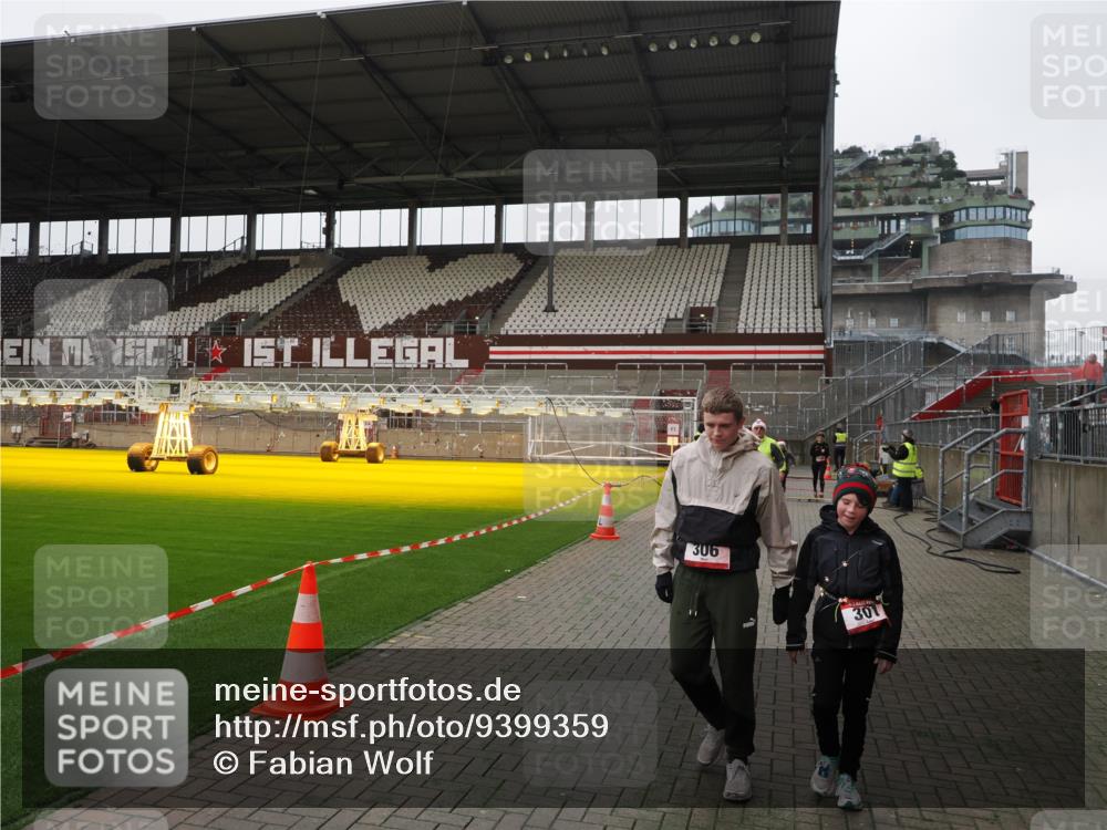 07.12.2025 - St. Pauli X-Mass-Run No. 15 Fabian Wolf http://msf.ph/oto/9399359 07.12.2025 10:59:37 Ziel 301, 306, 420, 1826, 4128 meine-sportfotos.de