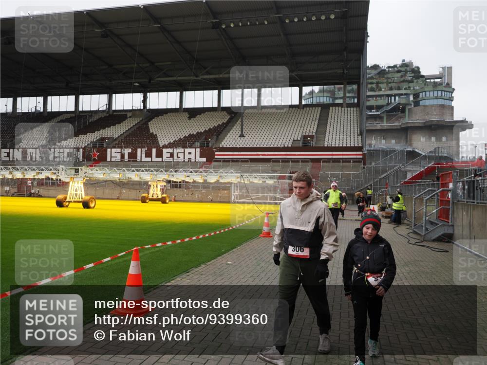 07.12.2025 - St. Pauli X-Mass-Run No. 15 Fabian Wolf http://msf.ph/oto/9399360 07.12.2025 10:59:38 Ziel 301, 306, 420, 1826, 4128 meine-sportfotos.de