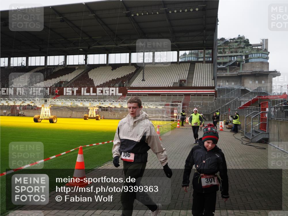 07.12.2025 - St. Pauli X-Mass-Run No. 15 Fabian Wolf http://msf.ph/oto/9399363 07.12.2025 10:59:38 Ziel 301, 306, 420, 1826, 4128 meine-sportfotos.de