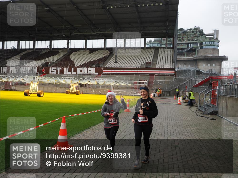 07.12.2025 - St. Pauli X-Mass-Run No. 15 Fabian Wolf http://msf.ph/oto/9399381 07.12.2025 10:59:46 Ziel 301, 306, 420, 4128 meine-sportfotos.de