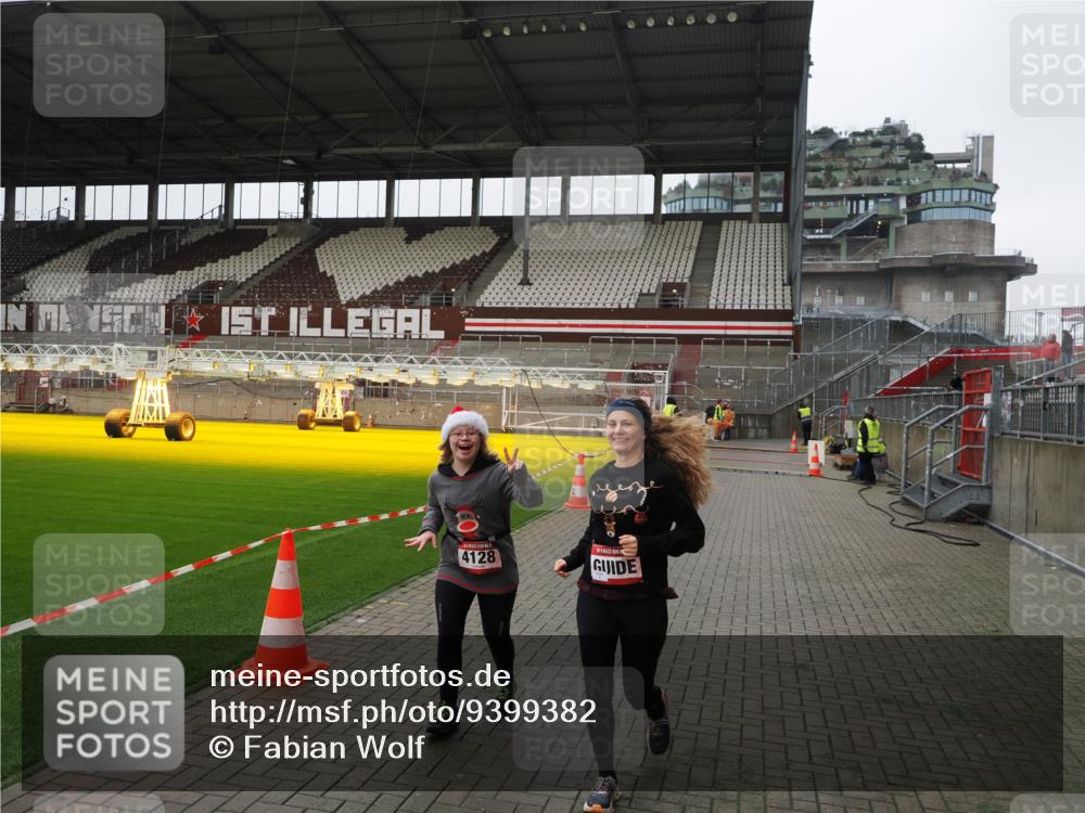 07.12.2025 - St. Pauli X-Mass-Run No. 15 Fabian Wolf http://msf.ph/oto/9399382 07.12.2025 10:59:46 Ziel 301, 306, 420, 4128 meine-sportfotos.de