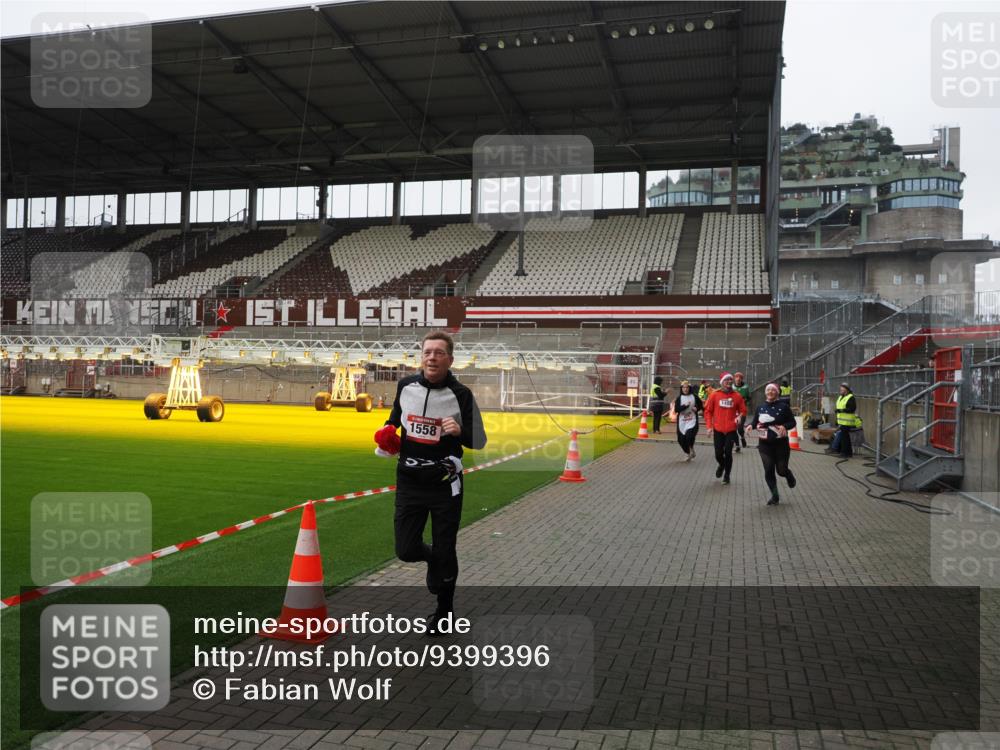 07.12.2025 - St. Pauli X-Mass-Run No. 15 Fabian Wolf http://msf.ph/oto/9399396 07.12.2025 11:00:03 Ziel 529, 1482, 1558, 1702, 3586 meine-sportfotos.de