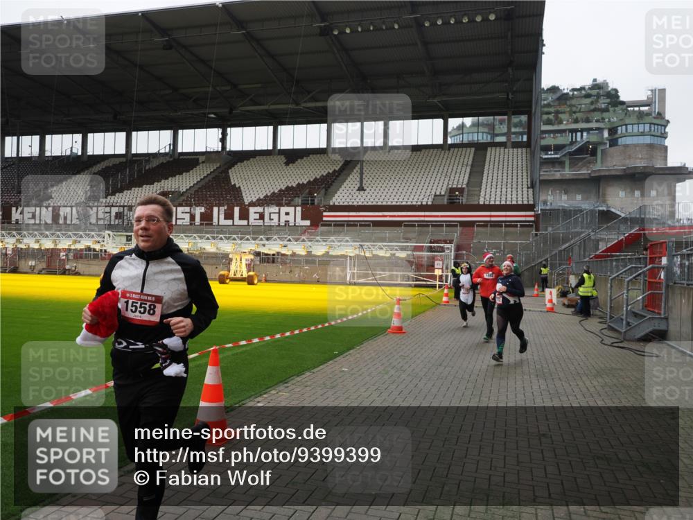 07.12.2025 - St. Pauli X-Mass-Run No. 15 Fabian Wolf http://msf.ph/oto/9399399 07.12.2025 11:00:03 Ziel 529, 1482, 1558, 1702, 3586 meine-sportfotos.de