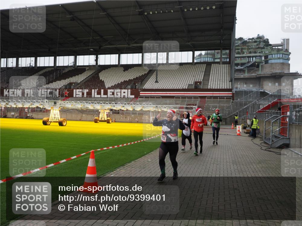 07.12.2025 - St. Pauli X-Mass-Run No. 15 Fabian Wolf http://msf.ph/oto/9399401 07.12.2025 11:00:05 Ziel 529, 1482, 1558, 1702, 3586 meine-sportfotos.de