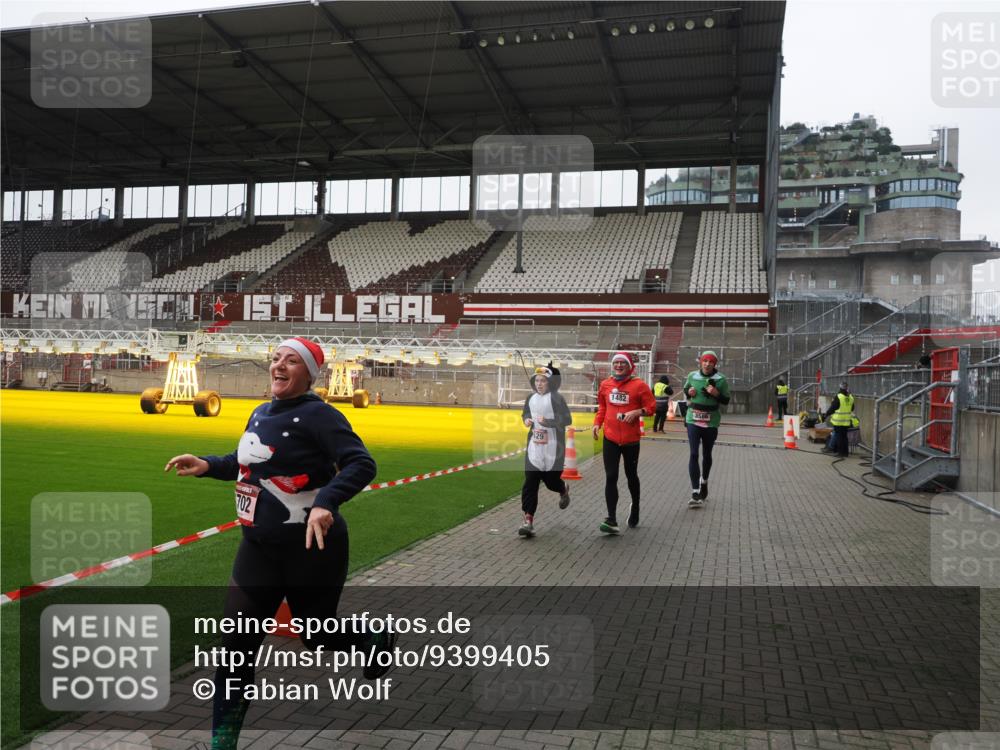 07.12.2025 - St. Pauli X-Mass-Run No. 15 Fabian Wolf http://msf.ph/oto/9399405 07.12.2025 11:00:05 Ziel 529, 1482, 1558, 1702, 3586 meine-sportfotos.de