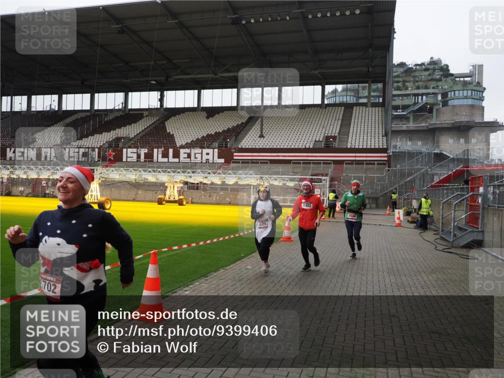 07.12.2025 - St. Pauli X-Mass-Run No. 15 Fabian Wolf http://msf.ph/oto/9399406 07.12.2025 11:00:06 Ziel 529, 1482, 1558, 1702, 3586 meine-sportfotos.de