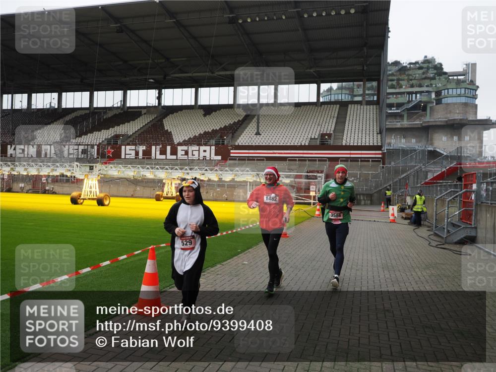 07.12.2025 - St. Pauli X-Mass-Run No. 15 Fabian Wolf http://msf.ph/oto/9399408 07.12.2025 11:00:07 Ziel 529, 1482, 1558, 1702, 3586 meine-sportfotos.de
