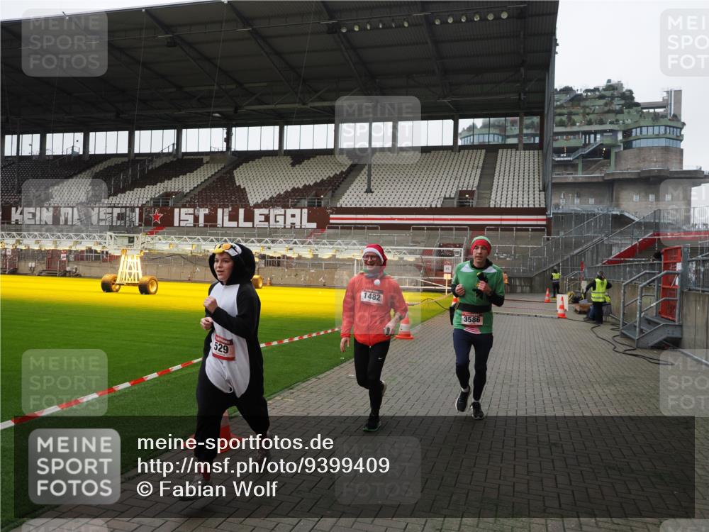07.12.2025 - St. Pauli X-Mass-Run No. 15 Fabian Wolf http://msf.ph/oto/9399409 07.12.2025 11:00:07 Ziel 529, 1482, 1558, 1702, 3586 meine-sportfotos.de