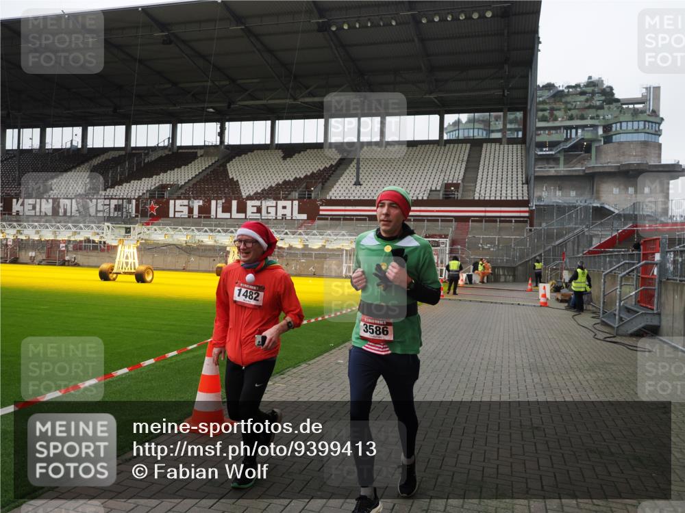 07.12.2025 - St. Pauli X-Mass-Run No. 15 Fabian Wolf http://msf.ph/oto/9399413 07.12.2025 11:00:08 Ziel 529, 1482, 1558, 1702, 3586 meine-sportfotos.de