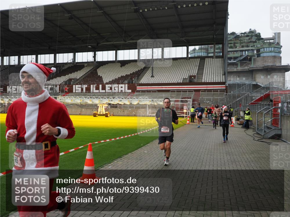 07.12.2025 - St. Pauli X-Mass-Run No. 15 Fabian Wolf http://msf.ph/oto/9399430 07.12.2025 11:00:23 Ziel 225, 435, 440, 611, 985, 988, 3952, 4478, 4793 meine-sportfotos.de