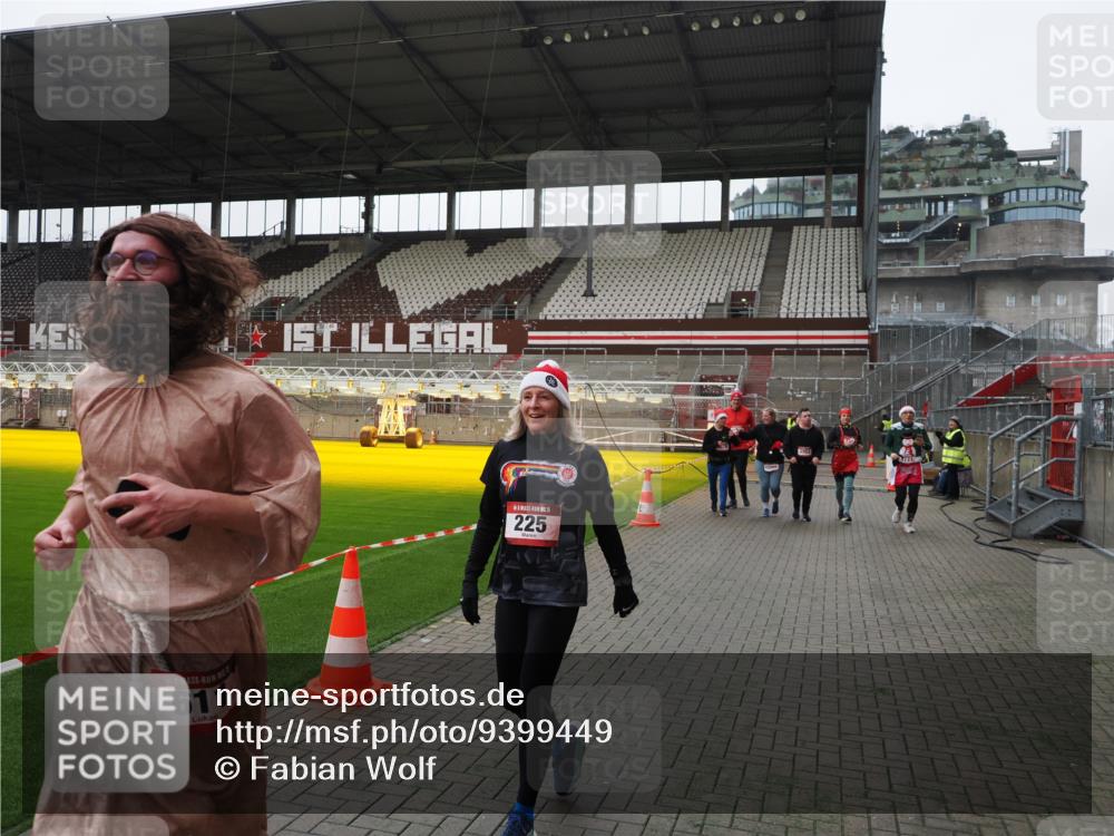 07.12.2025 - St. Pauli X-Mass-Run No. 15 Fabian Wolf http://msf.ph/oto/9399449 07.12.2025 11:00:30 Ziel 225, 435, 440, 611, 985, 988, 1721, 3952, 4478, 4793 meine-sportfotos.de