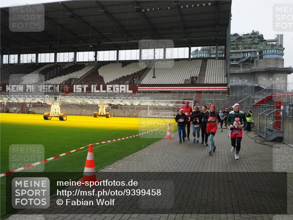 07.12.2025 - St. Pauli X-Mass-Run No. 15 Fabian Wolf http://msf.ph/oto/9399458 07.12.2025 11:00:32 Ziel 225, 410, 433, 435, 439, 440, 611, 985, 988, 1721, 3952, 4478, 4793 meine-sportfotos.de