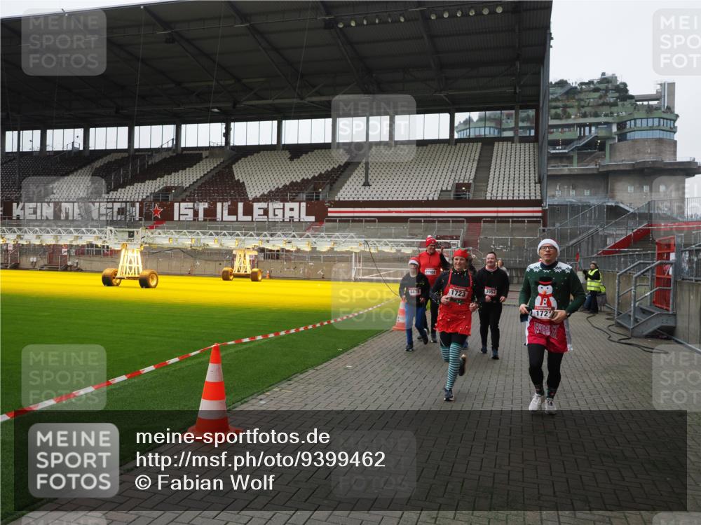 07.12.2025 - St. Pauli X-Mass-Run No. 15 Fabian Wolf http://msf.ph/oto/9399462 07.12.2025 11:00:33 Ziel 225, 410, 433, 435, 439, 440, 611, 985, 988, 1721, 3952, 4478, 4793 meine-sportfotos.de