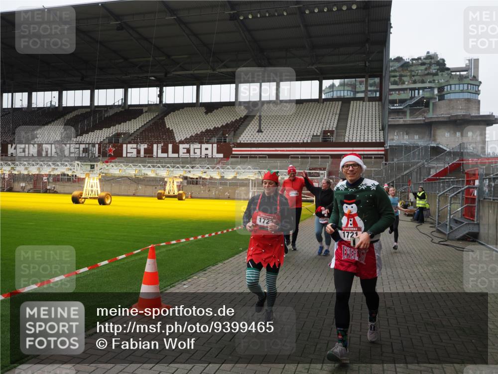 07.12.2025 - St. Pauli X-Mass-Run No. 15 Fabian Wolf http://msf.ph/oto/9399465 07.12.2025 11:00:34 Ziel 225, 410, 433, 435, 439, 440, 611, 985, 988, 1721, 3952, 4478, 4793 meine-sportfotos.de