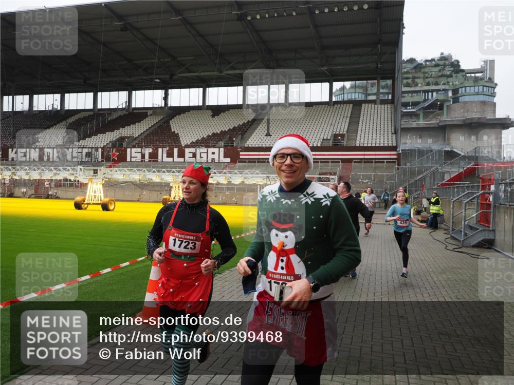 07.12.2025 - St. Pauli X-Mass-Run No. 15 Fabian Wolf http://msf.ph/oto/9399468 07.12.2025 11:00:35 Ziel 225, 410, 433, 435, 439, 440, 611, 985, 988, 1721, 3952, 4478, 4793 meine-sportfotos.de