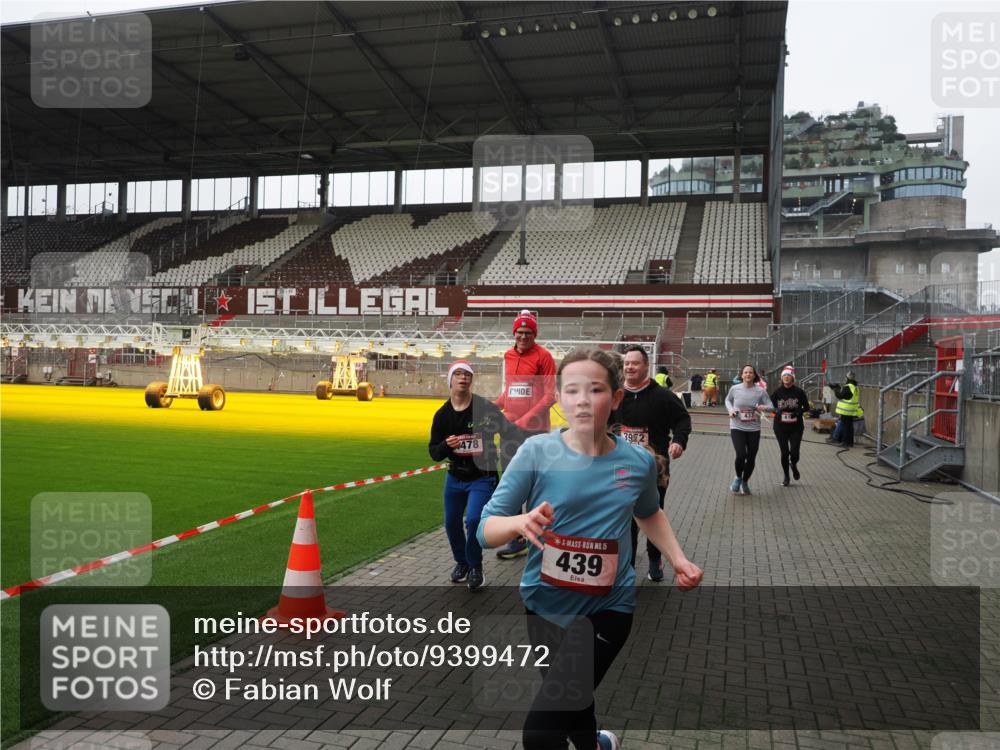 07.12.2025 - St. Pauli X-Mass-Run No. 15 Fabian Wolf http://msf.ph/oto/9399472 07.12.2025 11:00:36 Ziel 410, 433, 435, 439, 440, 611, 985, 988, 1721, 3952, 4478, 4793 meine-sportfotos.de