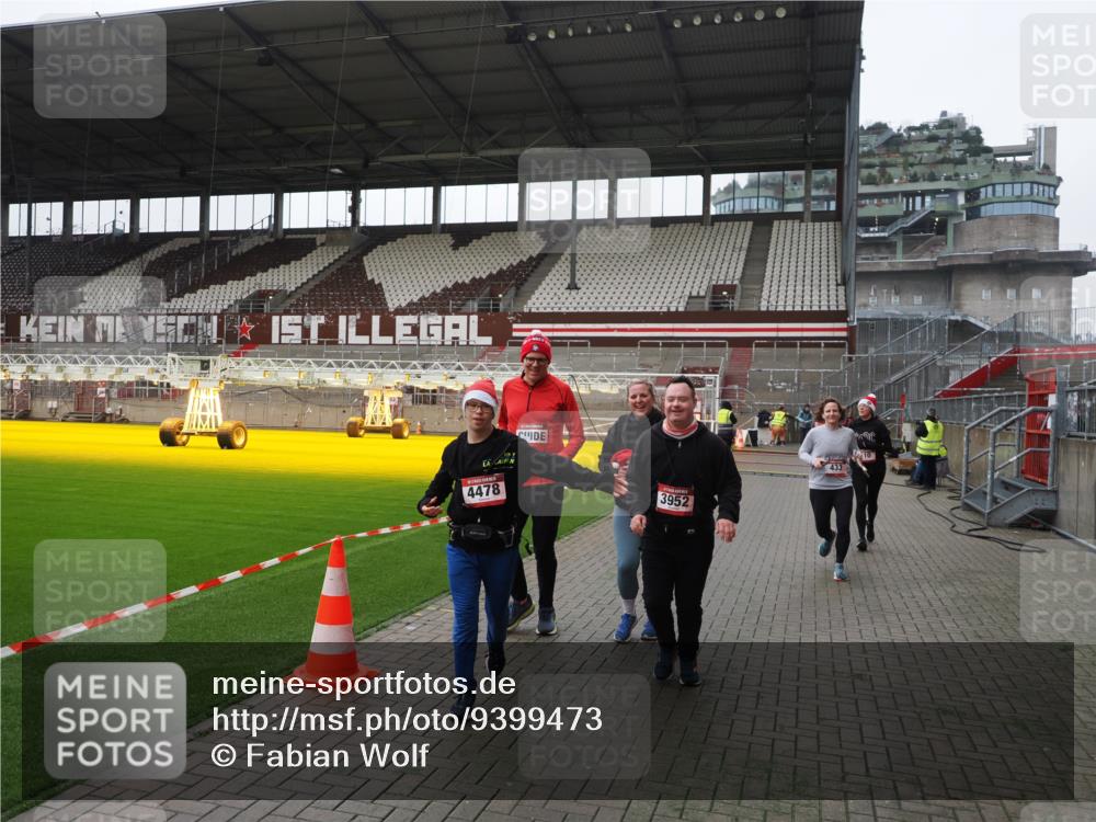 07.12.2025 - St. Pauli X-Mass-Run No. 15 Fabian Wolf http://msf.ph/oto/9399473 07.12.2025 11:00:36 Ziel 410, 433, 435, 439, 440, 611, 985, 988, 1721, 3952, 4478, 4793 meine-sportfotos.de