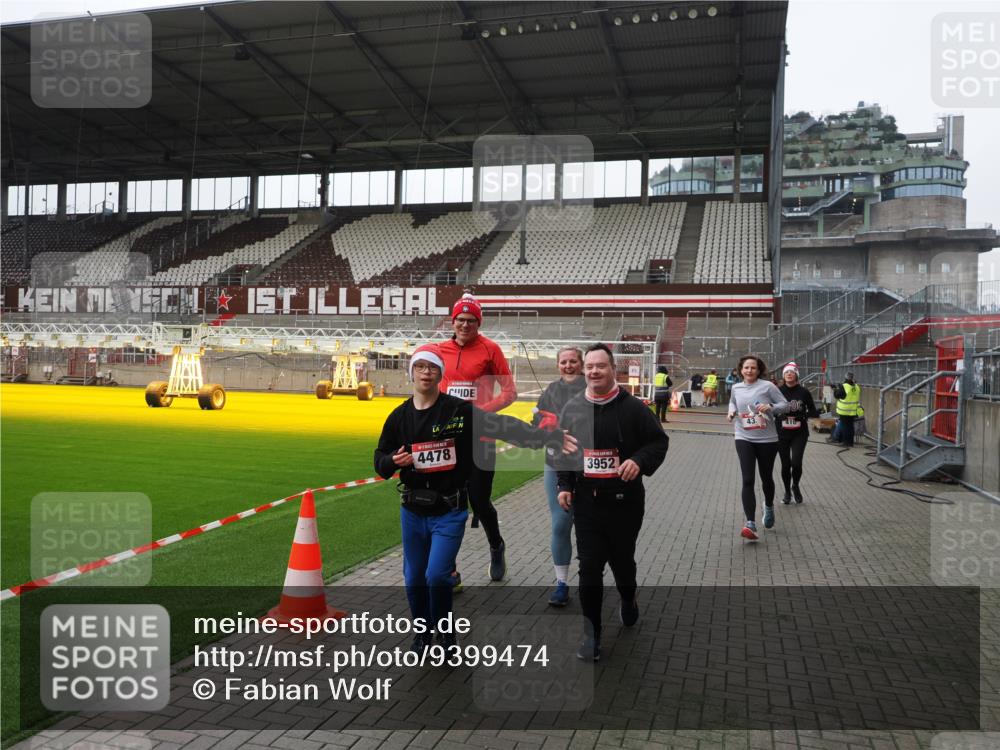 07.12.2025 - St. Pauli X-Mass-Run No. 15 Fabian Wolf http://msf.ph/oto/9399474 07.12.2025 11:00:37 Ziel 410, 433, 435, 439, 440, 611, 985, 1721, 3952, 4478, 4793 meine-sportfotos.de