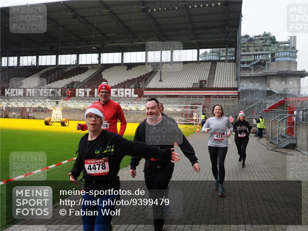 07.12.2025 - St. Pauli X-Mass-Run No. 15 Fabian Wolf http://msf.ph/oto/9399479 07.12.2025 11:00:38 Ziel 410, 433, 435, 439, 440, 611, 1721, 3952, 4478 meine-sportfotos.de