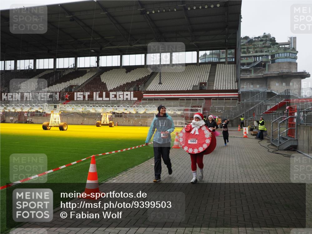 07.12.2025 - St. Pauli X-Mass-Run No. 15 Fabian Wolf http://msf.ph/oto/9399503 07.12.2025 11:00:53 Ziel 68, 135, 492, 1065, 1068, 1660, 3349, 3353 meine-sportfotos.de