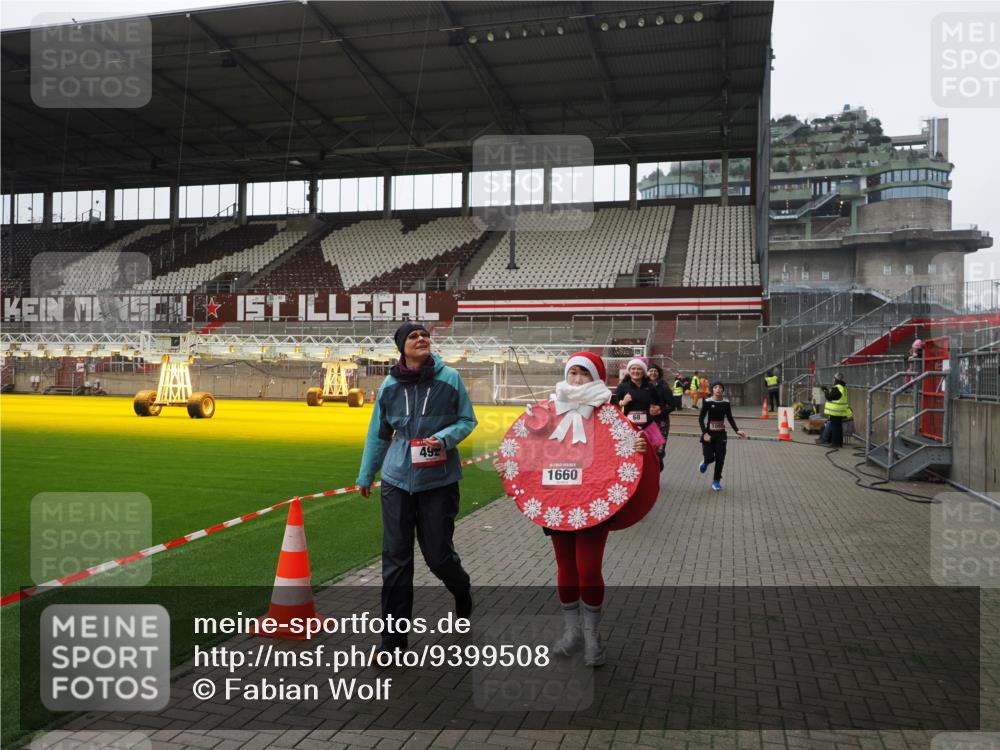 07.12.2025 - St. Pauli X-Mass-Run No. 15 Fabian Wolf http://msf.ph/oto/9399508 07.12.2025 11:00:54 Ziel 68, 135, 492, 1065, 1068, 1660, 3349, 3353 meine-sportfotos.de