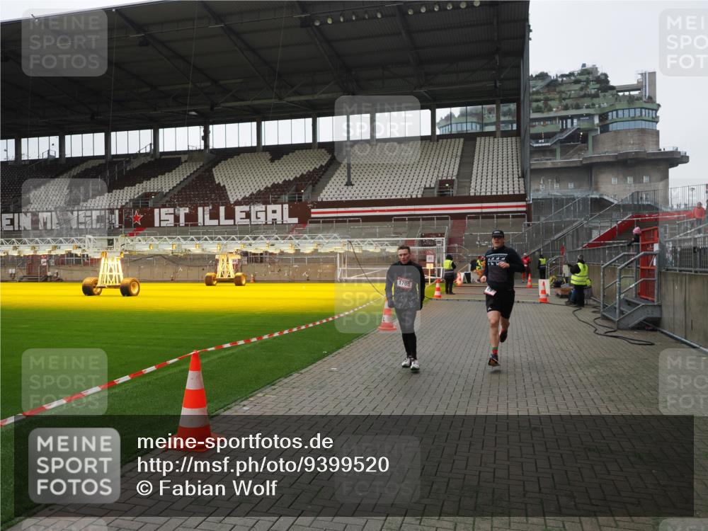 07.12.2025 - St. Pauli X-Mass-Run No. 15 Fabian Wolf http://msf.ph/oto/9399520 07.12.2025 11:01:08 Ziel 68, 89, 557, 1065, 1068, 1705 meine-sportfotos.de