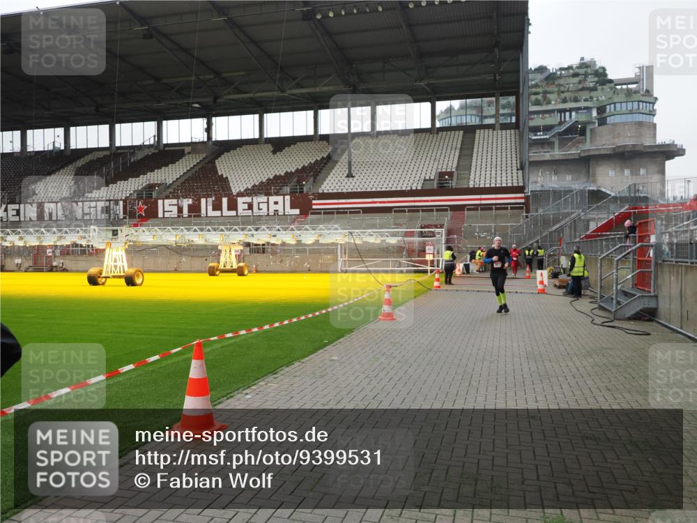 07.12.2025 - St. Pauli X-Mass-Run No. 15 Fabian Wolf http://msf.ph/oto/9399531 07.12.2025 11:01:10 Ziel 89, 557, 1705 meine-sportfotos.de