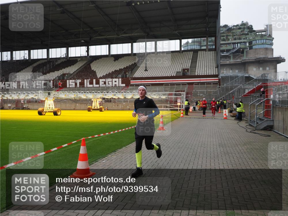 07.12.2025 - St. Pauli X-Mass-Run No. 15 Fabian Wolf http://msf.ph/oto/9399534 07.12.2025 11:01:13 Ziel 89, 132, 139, 557, 1705 meine-sportfotos.de