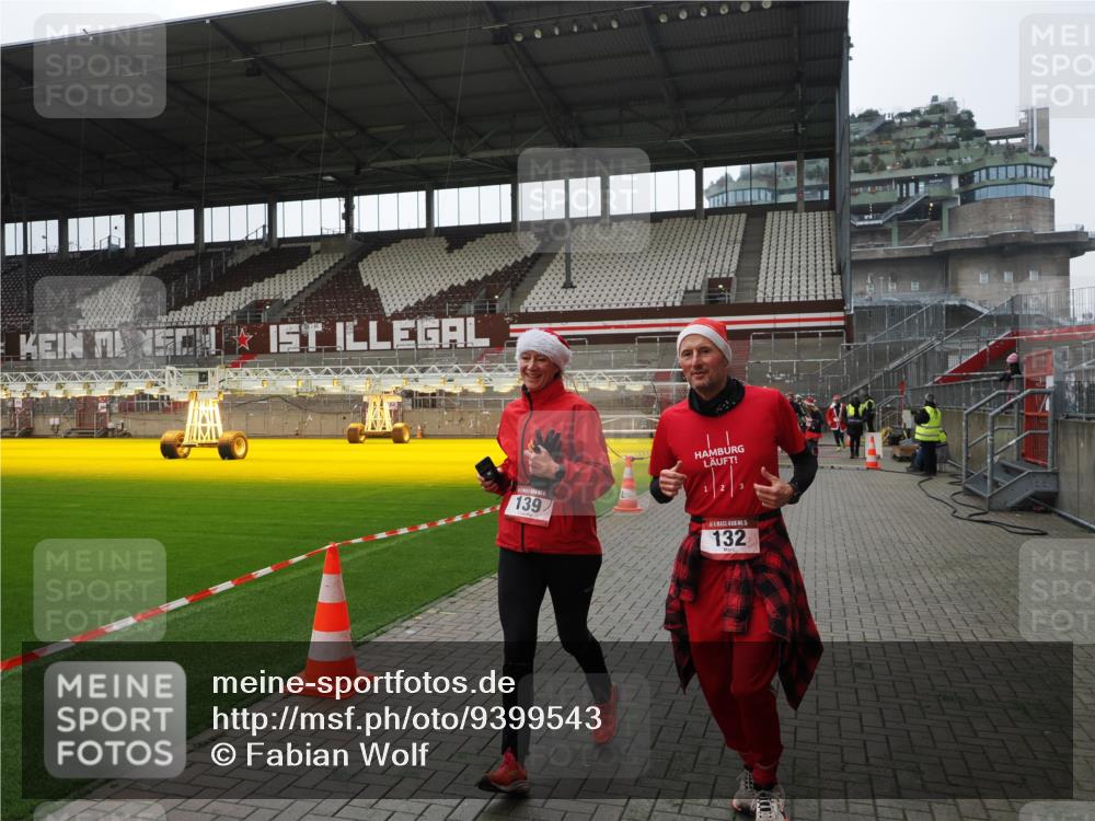 07.12.2025 - St. Pauli X-Mass-Run No. 15 Fabian Wolf http://msf.ph/oto/9399543 07.12.2025 11:01:21 Ziel 89, 132, 139, 557, 766, 770, 771, 1300, 2251, 2252 meine-sportfotos.de