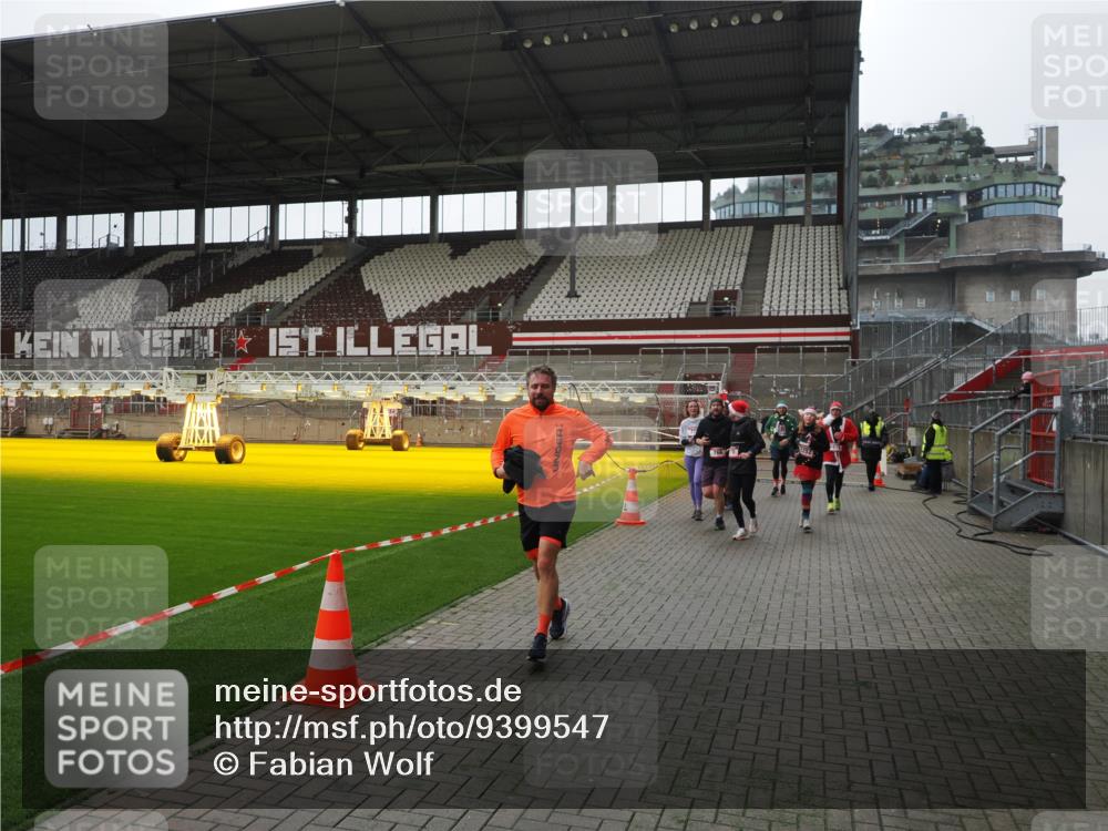 07.12.2025 - St. Pauli X-Mass-Run No. 15 Fabian Wolf http://msf.ph/oto/9399547 07.12.2025 11:01:26 Ziel 132, 139, 557, 766, 770, 771, 1300, 1367, 1615, 2251, 2252 meine-sportfotos.de