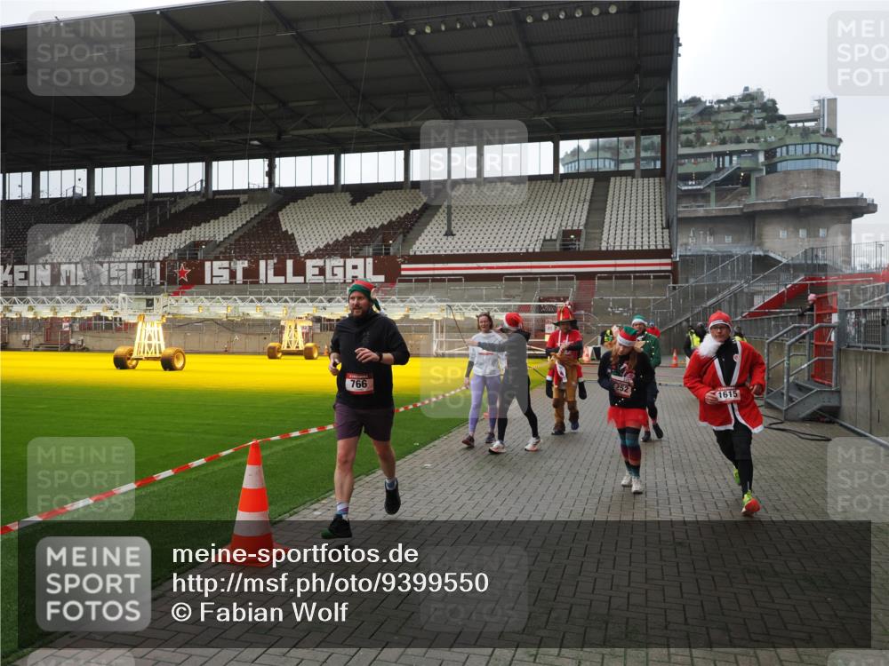07.12.2025 - St. Pauli X-Mass-Run No. 15 Fabian Wolf http://msf.ph/oto/9399550 07.12.2025 11:01:28 Ziel 132, 139, 336, 766, 770, 771, 1300, 1367, 1615, 2251, 2252 meine-sportfotos.de