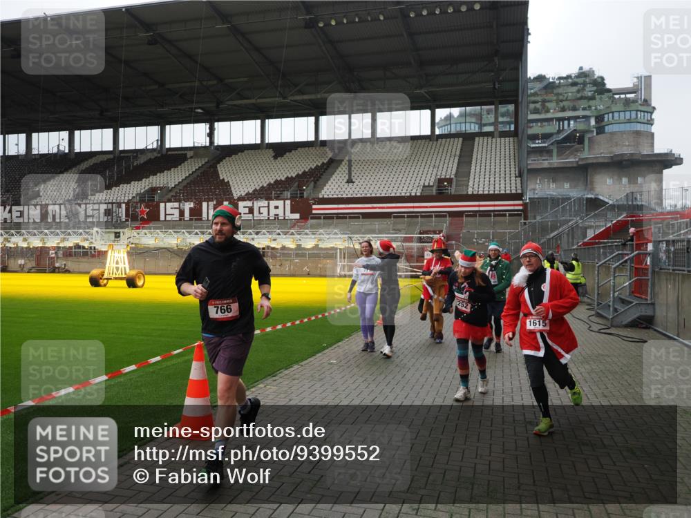 07.12.2025 - St. Pauli X-Mass-Run No. 15 Fabian Wolf http://msf.ph/oto/9399552 07.12.2025 11:01:29 Ziel 132, 139, 336, 766, 770, 771, 1300, 1367, 1615, 2251, 2252 meine-sportfotos.de