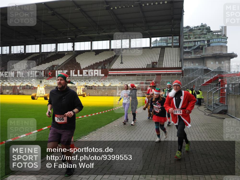 07.12.2025 - St. Pauli X-Mass-Run No. 15 Fabian Wolf http://msf.ph/oto/9399553 07.12.2025 11:01:29 Ziel 132, 139, 336, 766, 770, 771, 1300, 1367, 1615, 2251, 2252 meine-sportfotos.de