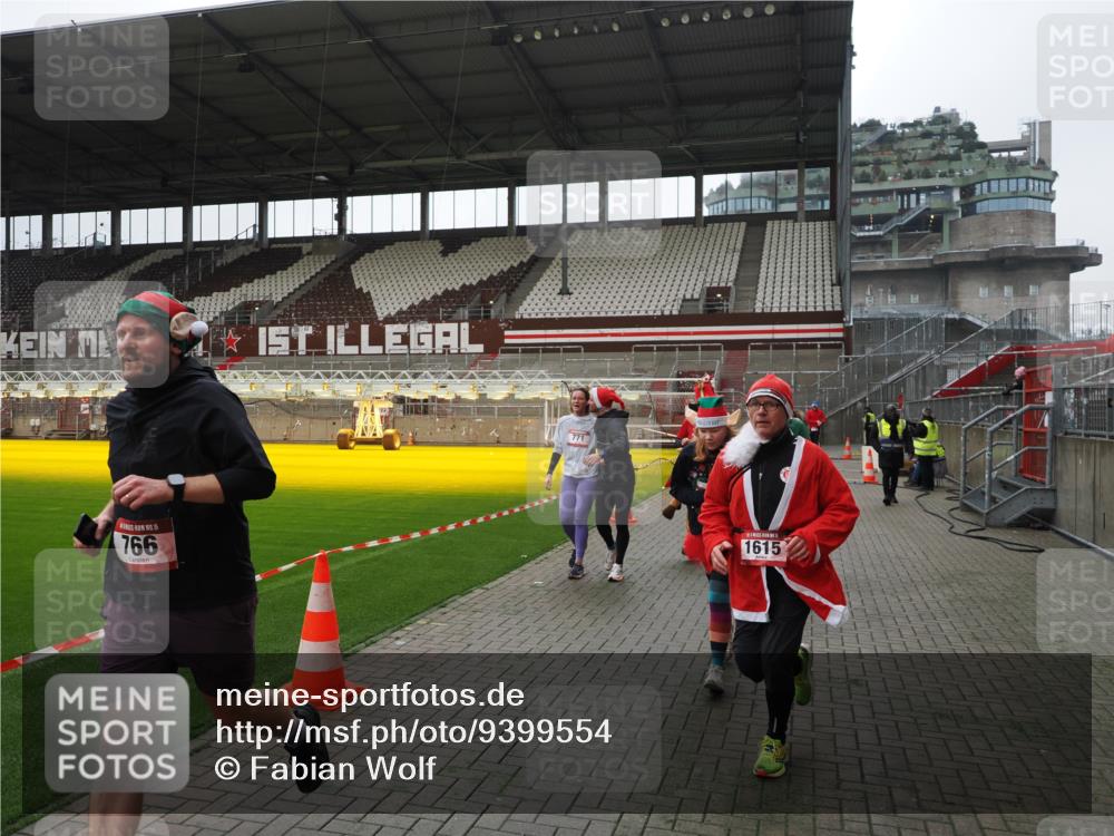 07.12.2025 - St. Pauli X-Mass-Run No. 15 Fabian Wolf http://msf.ph/oto/9399554 07.12.2025 11:01:29 Ziel 132, 139, 336, 766, 770, 771, 1300, 1367, 1615, 2251, 2252 meine-sportfotos.de