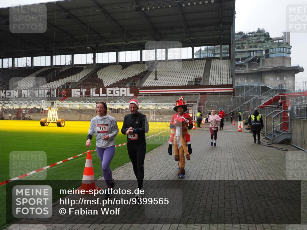 07.12.2025 - St. Pauli X-Mass-Run No. 15 Fabian Wolf http://msf.ph/oto/9399565 07.12.2025 11:01:32 Ziel 132, 139, 336, 766, 770, 771, 1045, 1048, 1300, 1367, 1615, 2251, 2252 meine-sportfotos.de