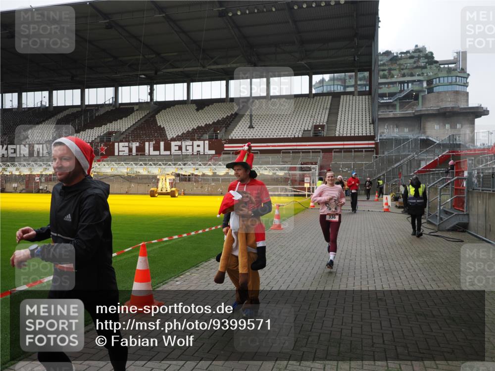 07.12.2025 - St. Pauli X-Mass-Run No. 15 Fabian Wolf http://msf.ph/oto/9399571 07.12.2025 11:01:33 Ziel 336, 766, 770, 771, 1045, 1048, 1300, 1367, 1615, 2251, 2252 meine-sportfotos.de