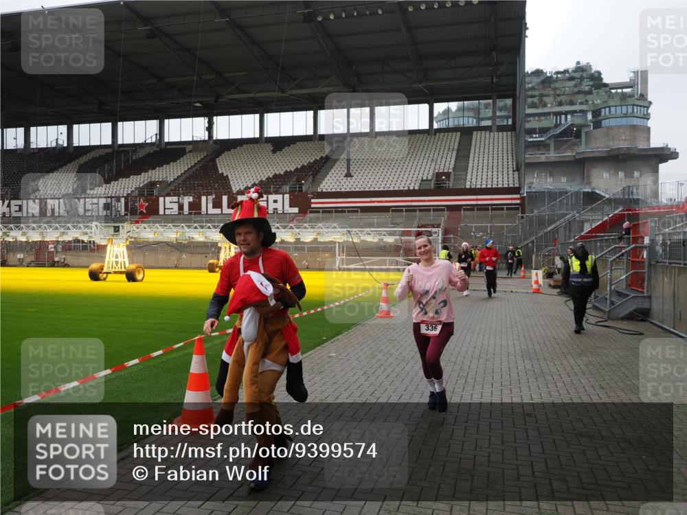 07.12.2025 - St. Pauli X-Mass-Run No. 15 Fabian Wolf http://msf.ph/oto/9399574 07.12.2025 11:01:34 Ziel 336, 766, 770, 771, 1045, 1048, 1300, 1367, 1615, 2251, 2252 meine-sportfotos.de