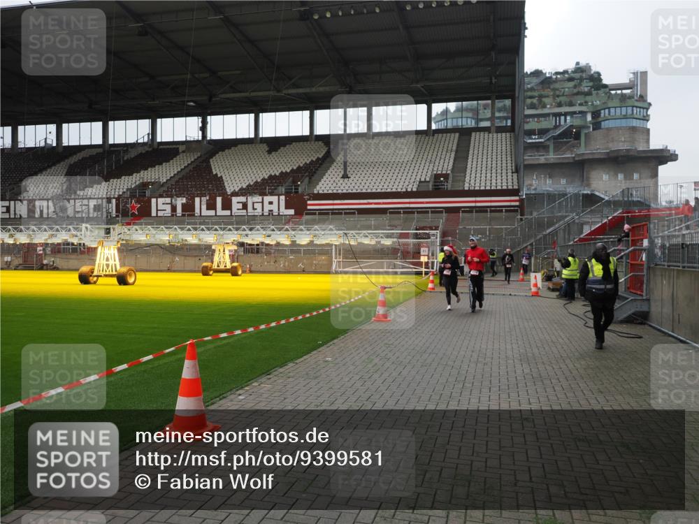 07.12.2025 - St. Pauli X-Mass-Run No. 15 Fabian Wolf http://msf.ph/oto/9399581 07.12.2025 11:01:35 Ziel 336, 766, 770, 771, 1045, 1048, 1300, 1367, 1615, 2251, 2252 meine-sportfotos.de