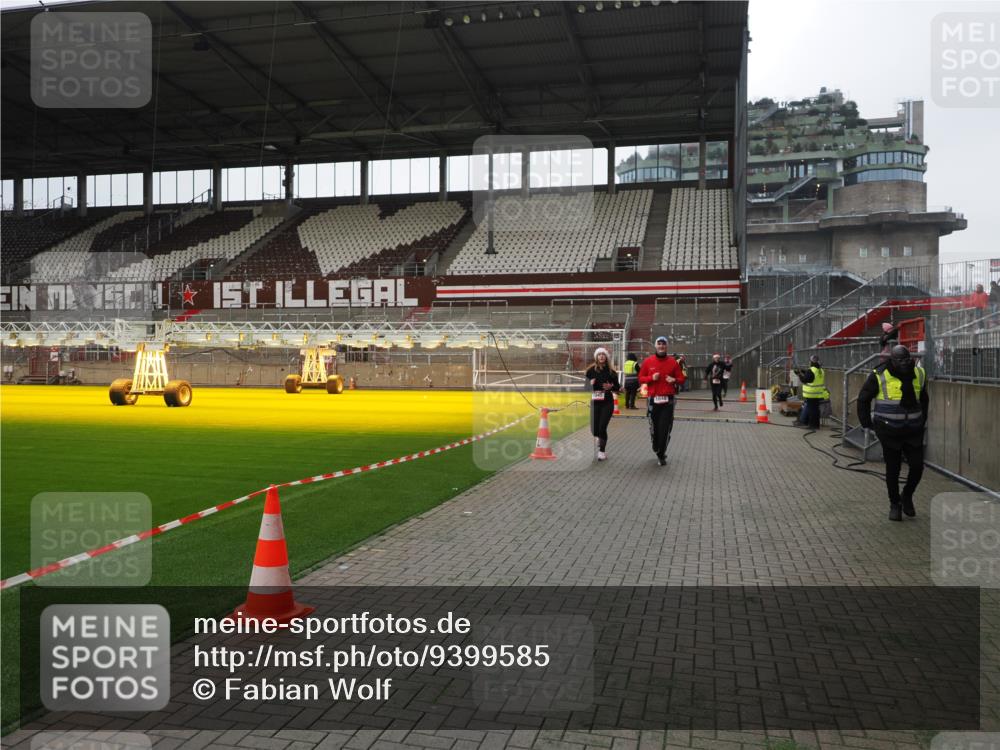 07.12.2025 - St. Pauli X-Mass-Run No. 15 Fabian Wolf http://msf.ph/oto/9399585 07.12.2025 11:01:36 Ziel 336, 376, 766, 770, 771, 1045, 1048, 1300, 1367, 1615, 2251, 2252 meine-sportfotos.de