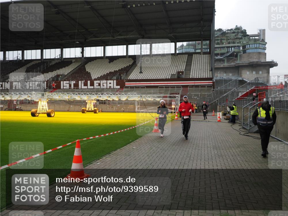 07.12.2025 - St. Pauli X-Mass-Run No. 15 Fabian Wolf http://msf.ph/oto/9399589 07.12.2025 11:01:37 Ziel 336, 376, 766, 770, 771, 1045, 1048, 1300, 1367, 1615, 2251, 2252 meine-sportfotos.de