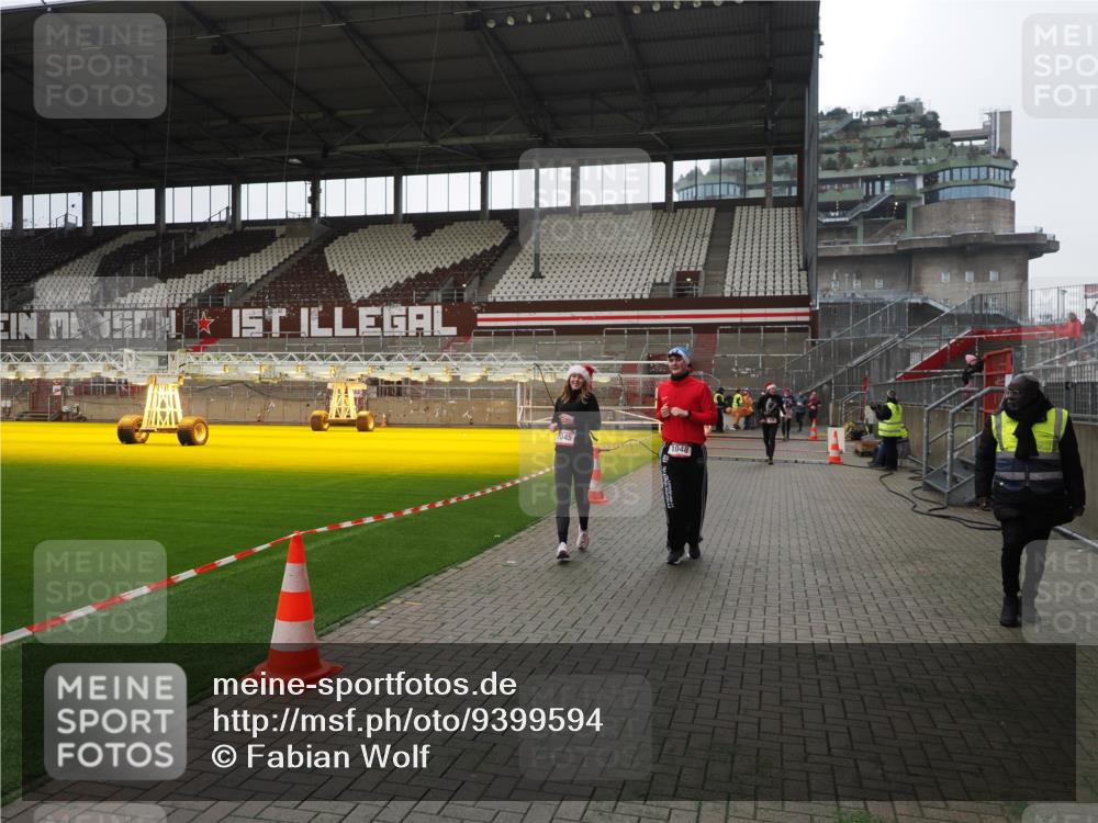 07.12.2025 - St. Pauli X-Mass-Run No. 15 Fabian Wolf http://msf.ph/oto/9399594 07.12.2025 11:01:38 Ziel 336, 376, 766, 770, 771, 1045, 1048, 1300, 1367, 1615, 2251, 2252 meine-sportfotos.de