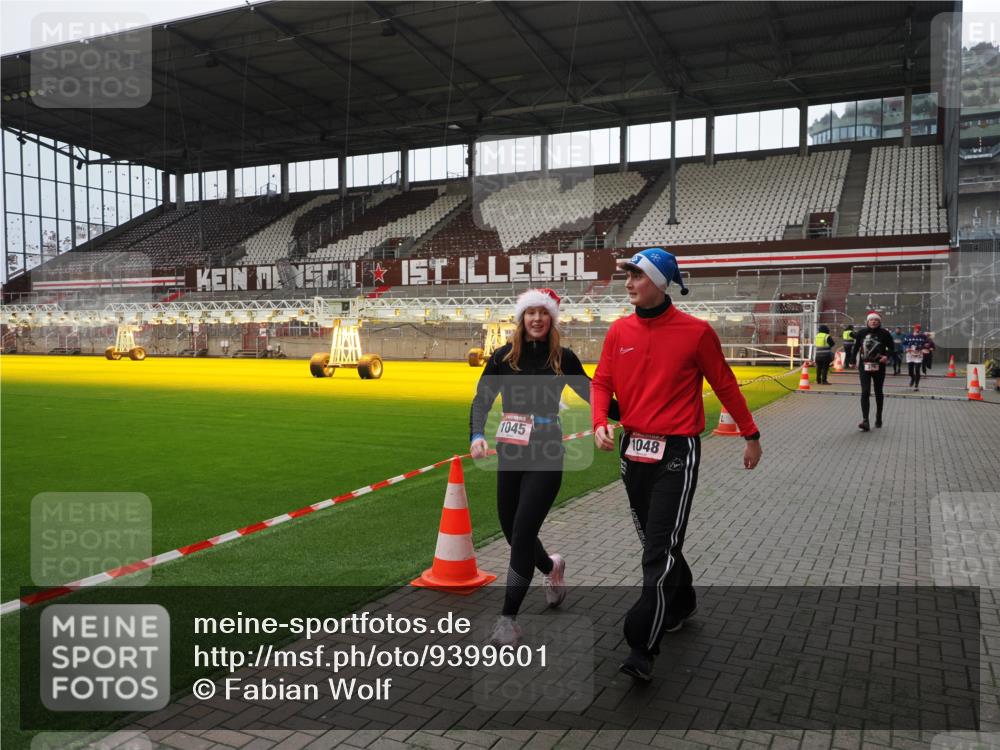 07.12.2025 - St. Pauli X-Mass-Run No. 15 Fabian Wolf http://msf.ph/oto/9399601 07.12.2025 11:01:41 Ziel 336, 376, 766, 1045, 1048, 1067, 1367, 1615, 2251 meine-sportfotos.de