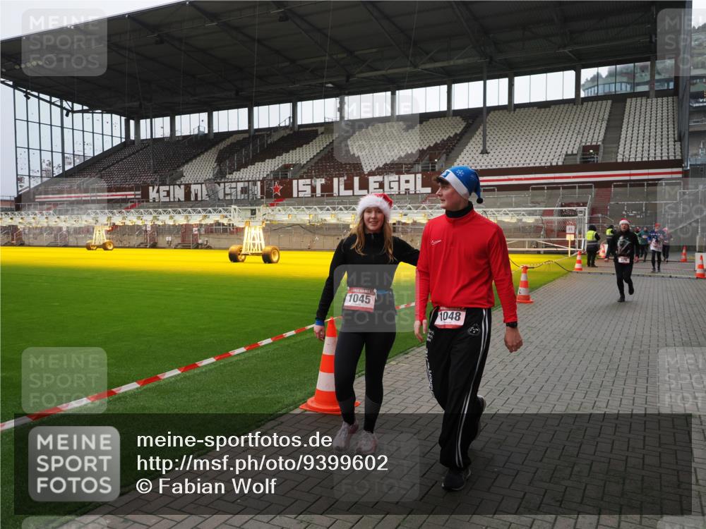 07.12.2025 - St. Pauli X-Mass-Run No. 15 Fabian Wolf http://msf.ph/oto/9399602 07.12.2025 11:01:41 Ziel 336, 376, 766, 1045, 1048, 1067, 1367, 1615, 2251 meine-sportfotos.de