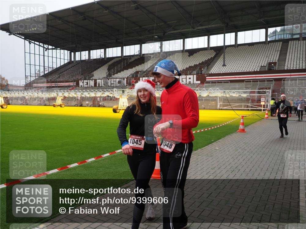 07.12.2025 - St. Pauli X-Mass-Run No. 15 Fabian Wolf http://msf.ph/oto/9399606 07.12.2025 11:01:42 Ziel 336, 376, 1045, 1048, 1067, 1367, 1615, 1637, 1640 meine-sportfotos.de