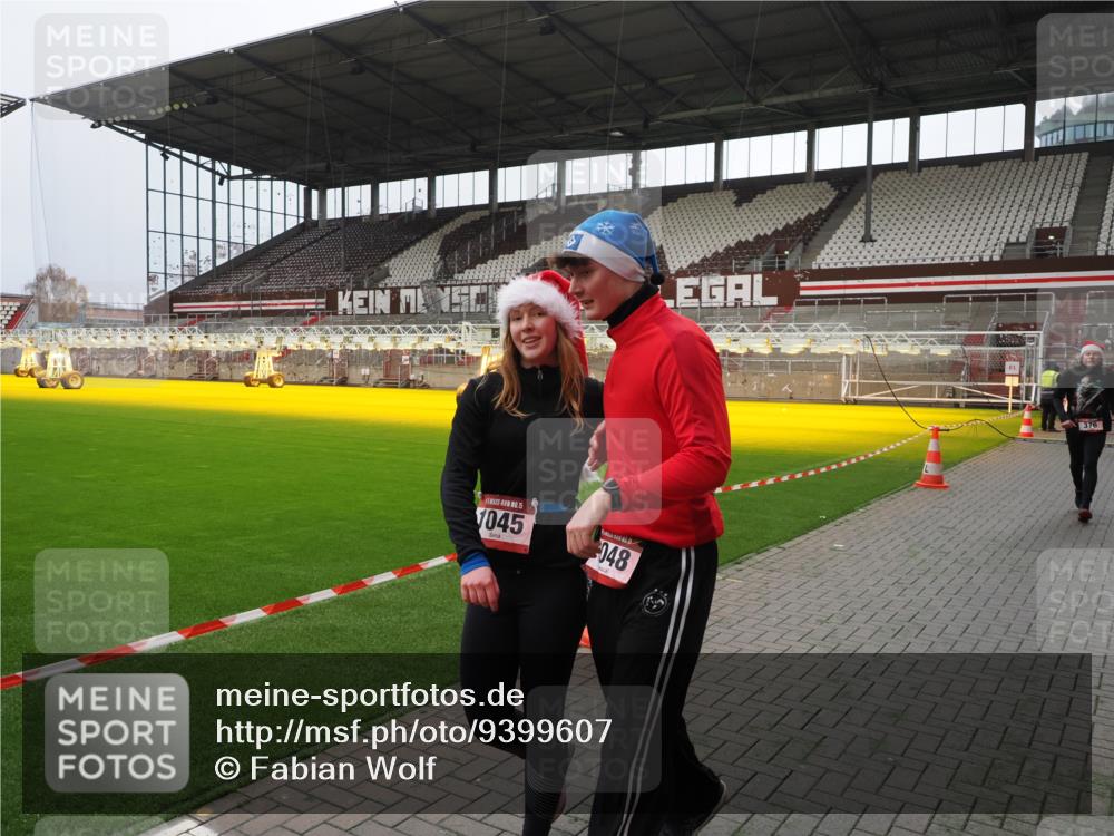 07.12.2025 - St. Pauli X-Mass-Run No. 15 Fabian Wolf http://msf.ph/oto/9399607 07.12.2025 11:01:42 Ziel 336, 376, 1045, 1048, 1067, 1367, 1615, 1637, 1640 meine-sportfotos.de